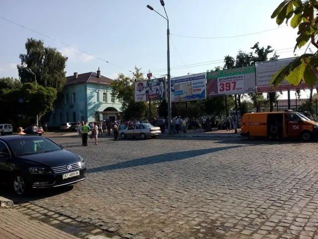 Як у Франківську на вокзалі шукають вибухівку (фото) — фото 3