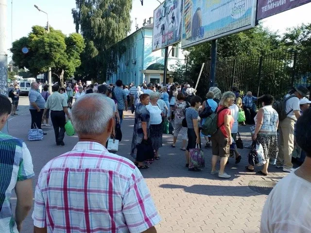 Як у Франківську на вокзалі шукають вибухівку (фото) — фото 4