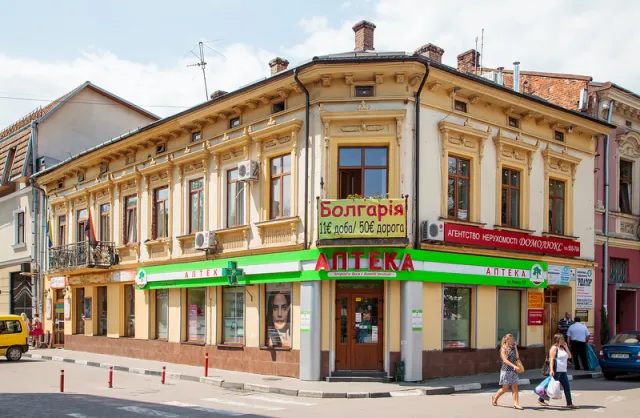 Чому при однакових правилах розміщення реклами, вивіски та вітрини Львова та Франківська різняться так кардинально (фото) — фото 20