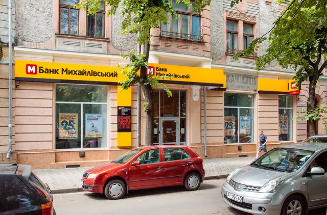 Чому при однакових правилах розміщення реклами, вивіски та вітрини Львова та Франківська різняться так кардинально (фото) — фото 21