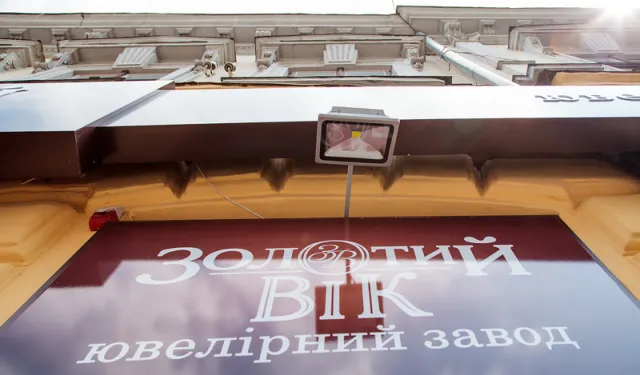 Чому при однакових правилах розміщення реклами, вивіски та вітрини Львова та Франківська різняться так кардинально (фото) — фото 31