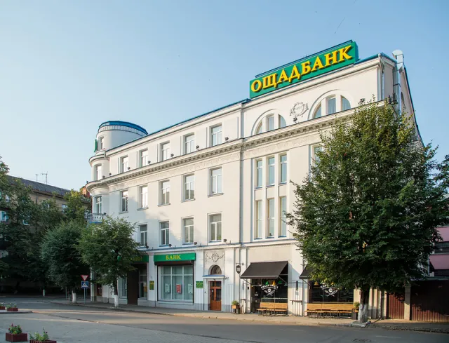 Чому при однакових правилах розміщення реклами, вивіски та вітрини Львова та Франківська різняться так кардинально (фото) — фото 33