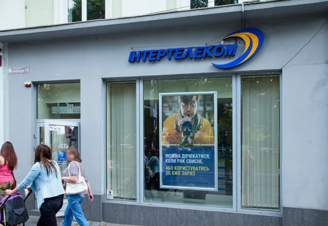 Чому при однакових правилах розміщення реклами, вивіски та вітрини Львова та Франківська різняться так кардинально (фото) — фото 7