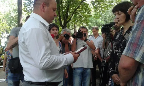 В Меморіальному сквері відбулась панахида за учасником АТО Василем Біликом (фото) — фото 9