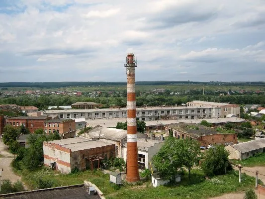 Замість проведення перевірки на колишньому шкір заводі держсанепідем служба перевірила воду у міському озері (фото) — фото 1