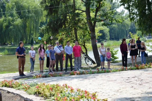 У Франківську відкрили "Арку кохання" (фото) — фото 16