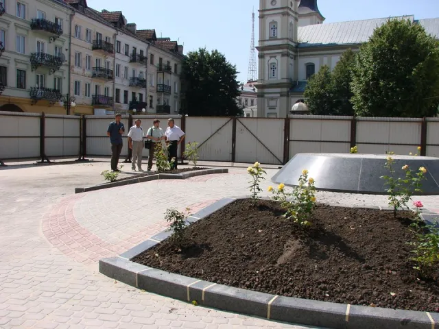 У Франківську облаштували постамент для пам'ятника Андрію Шептицькому (фото) — фото 1