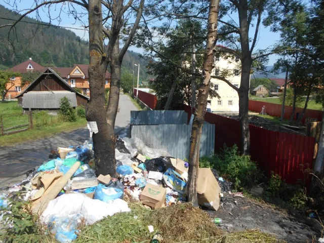 Карпатський національний природний парк засипали сміттям (фото) — фото 3