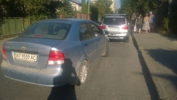 У Франківську дружина п'яного водія, що спричинив ДТП, напала на міліціонерів (фото+відео) — фото 2