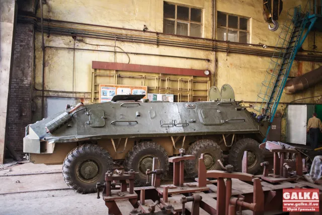У Франківську ремонтують БТР для бійців АТО (фото) — фото 2