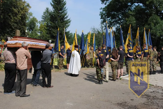 В Снятині попрощалися із 16-річним Русланом Медніком (фото) — фото 1