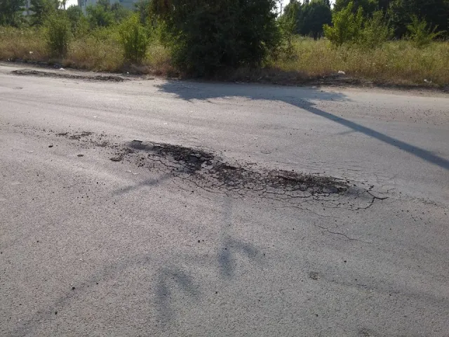 Цьогоріч відремонтована вулиця Юності знову потребує ремонту (фото) — фото 1