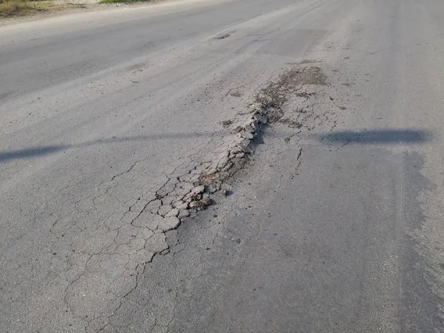 Цьогоріч відремонтована вулиця Юності знову потребує ремонту (фото) — фото 3