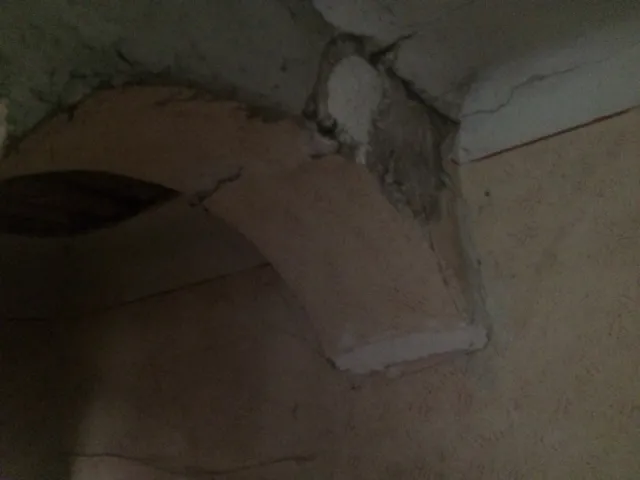 У Франківську з дня на день може обвалитися пам'ятка архітектури (фото ) — фото 11