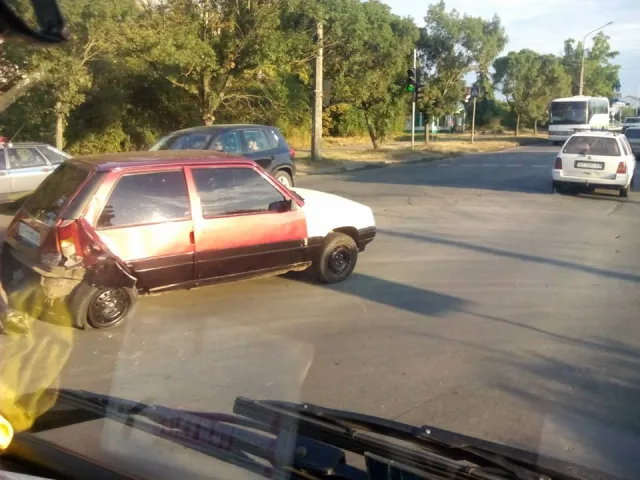 У Франківську на світлофорі зіткнулися два автомобілі (фото) — фото 1
