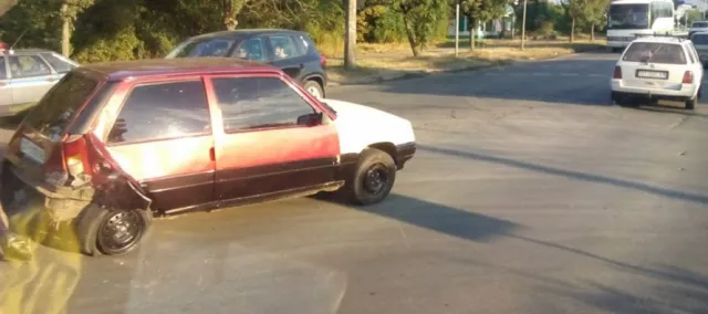 У Франківську на світлофорі зіткнулися два автомобілі (фото) — фото 2