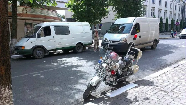 В результаті аварії на Грушевського, пішохід потрапив до лікарні (фото) — фото 3