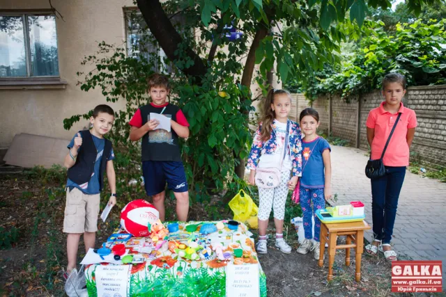 Франківські діти продають іграшки для допомоги бійцям АТО (фото) — фото 15