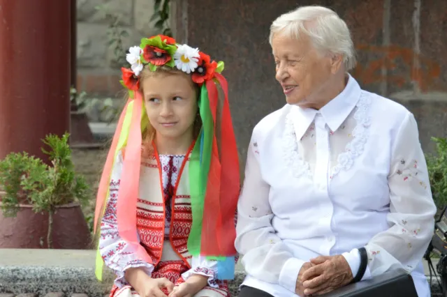 Тисячі франківців вийшли на парад вишиванок (фото+відео) — фото 15