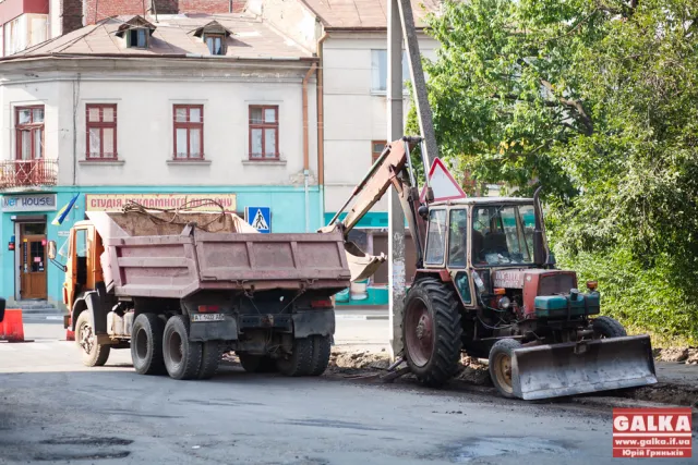 Вулиця Тичини у Франківську нарешті дочекалася капітального ремонту (фото) — фото 1