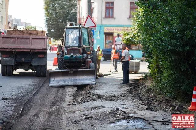 Вулиця Тичини у Франківську нарешті дочекалася капітального ремонту (фото) — фото 2