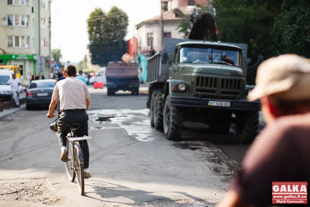 Вулиця Тичини у Франківську нарешті дочекалася капітального ремонту (фото) — фото 11