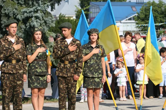 У Тисмениці урочисто відкрили пам’ятник Героям Небесної Сотні (фото) — фото 1