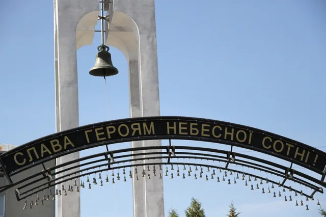 У Тисмениці урочисто відкрили пам’ятник Героям Небесної Сотні (фото) — фото 9