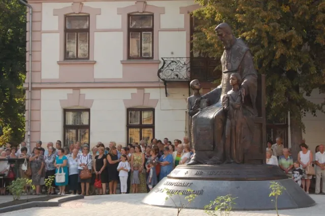 У Франківську освятили пам’ятник Андрею Шептицькому (фото) — фото 1