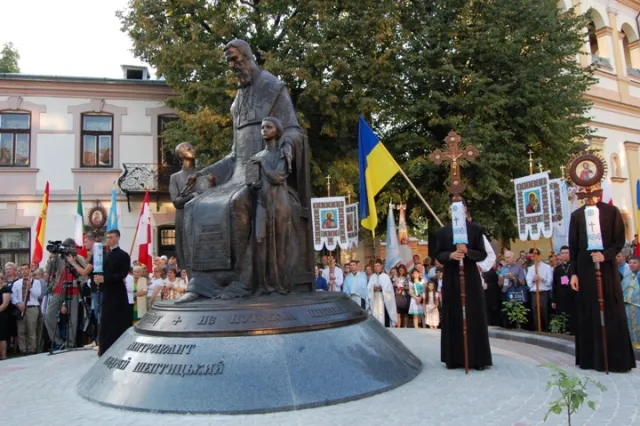 У Франківську освятили пам’ятник Андрею Шептицькому (фото) — фото 13