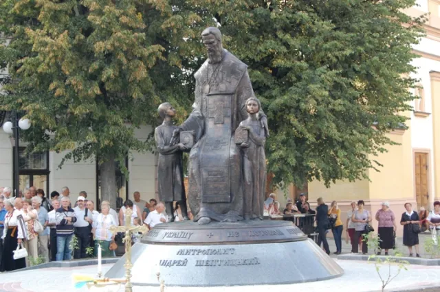 У Франківську освятили пам’ятник Андрею Шептицькому (фото) — фото 15