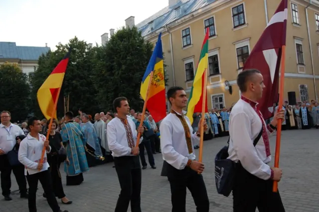 У Франківську освятили пам’ятник Андрею Шептицькому (фото) — фото 19