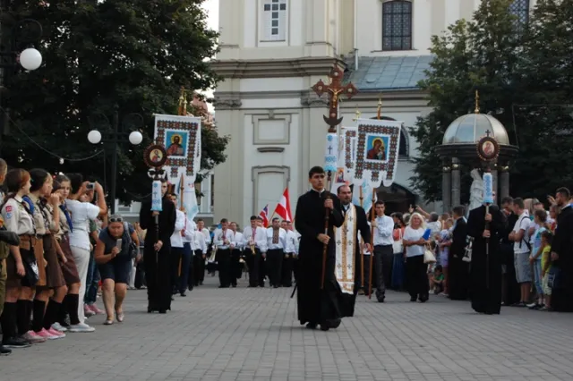 У Франківську освятили пам’ятник Андрею Шептицькому (фото) — фото 4