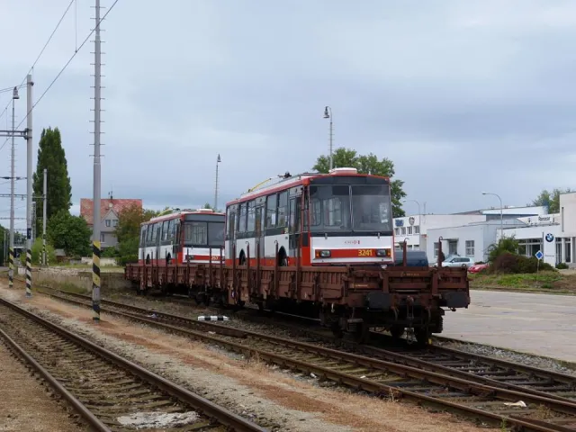 До Франківська їде ще один чеський тролейбус (фото) — фото 2