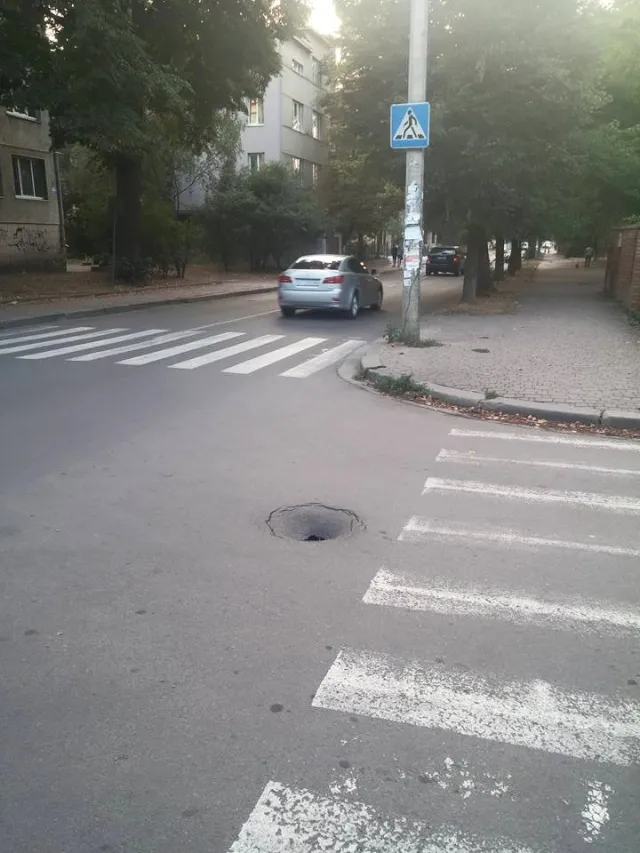Нещодавно відремонтована вулиця Матейка знову потребує оновлення (фото) — фото 2