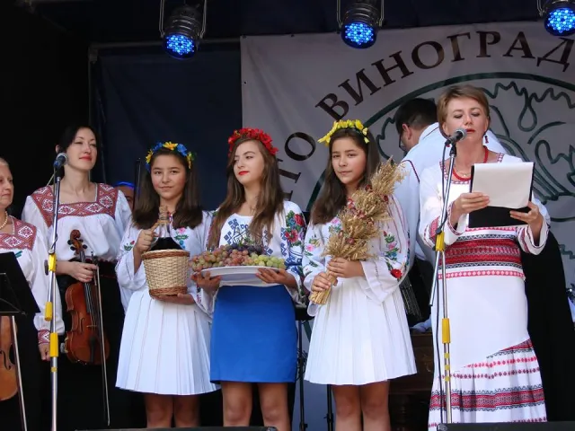 У Франківську урочисто відкрили "Свято винограду та вина" (фото) — фото 3