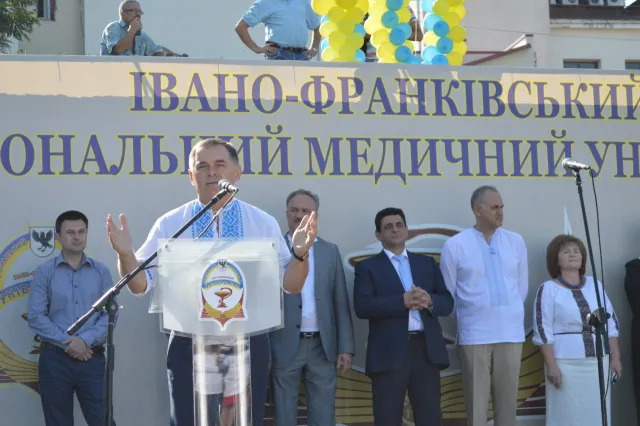 Сьогодні відбулись святкові урочистості щодо посвяти першокурсників ІФНМУ у студенти (фото) — фото 3