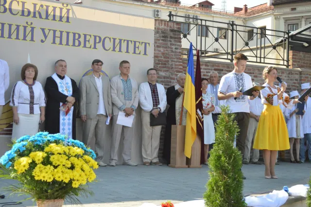 Сьогодні відбулись святкові урочистості щодо посвяти першокурсників ІФНМУ у студенти (фото) — фото 4