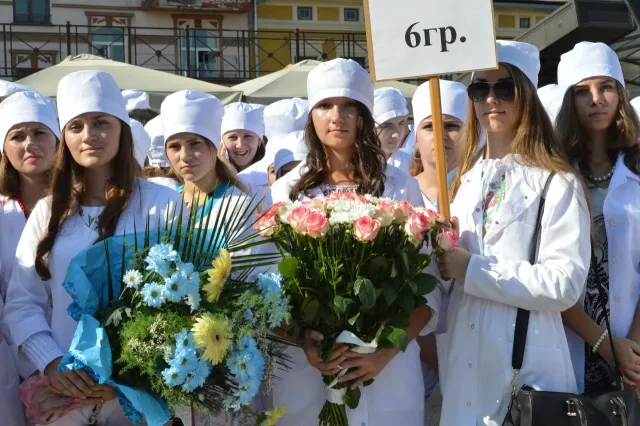 Сьогодні відбулись святкові урочистості щодо посвяти першокурсників ІФНМУ у студенти (фото) — фото 10