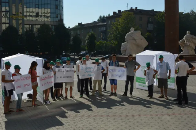 Під стінами ОДА провели мітинг проти внесення змін до конституції України (фото) — фото 3