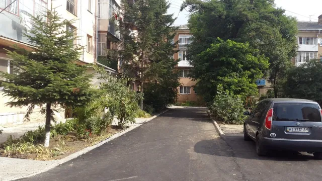У Франківську відремонтували двори на вулицях Бельведерській та Ленкавського (фото) — фото 7