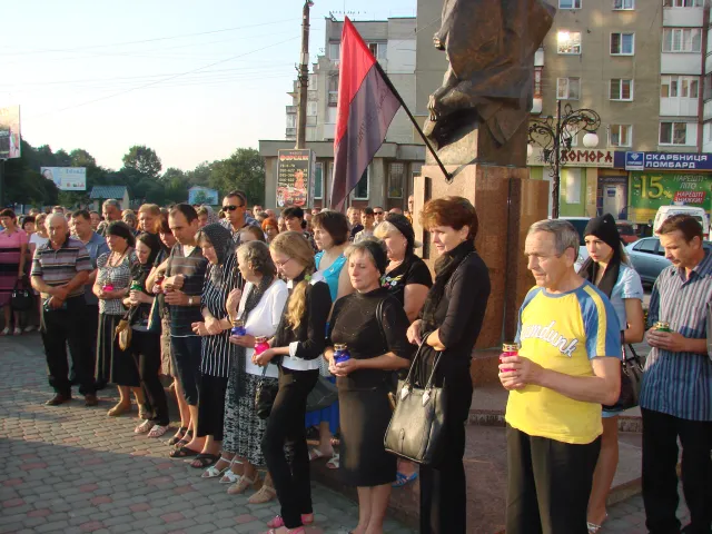 Калущина на колінах зустріла свого Героя Юрія Пукіша (фото) — фото 2