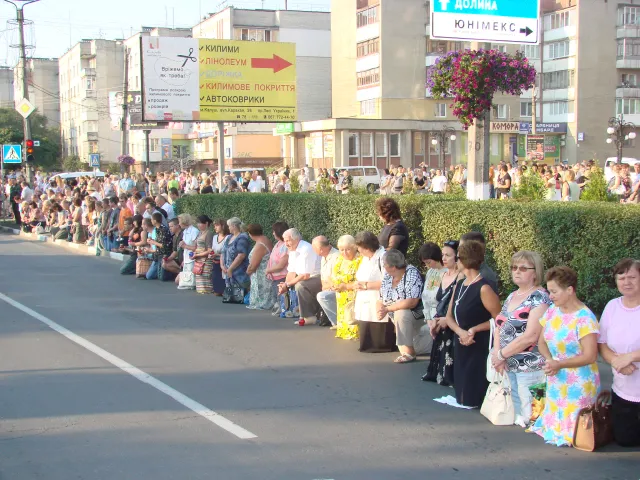 Калущина на колінах зустріла свого Героя Юрія Пукіша (фото) — фото 4