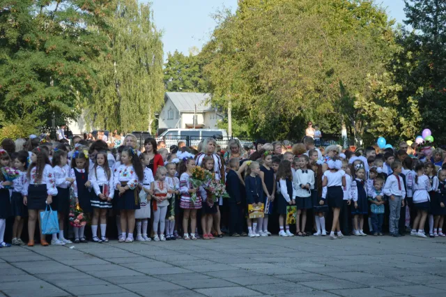В школах Франківська пролунав перший дзвоник (фото) — фото 6