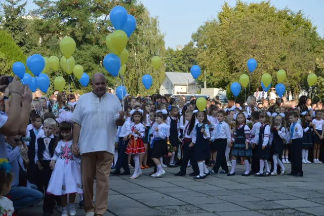 В школах Франківська пролунав перший дзвоник (фото) — фото 8