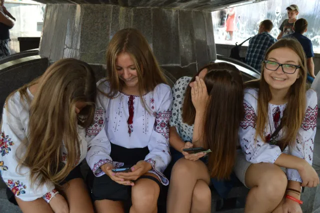 Після урочистостей франківські школярі перемістилися на стометрівку (фото) — фото 2