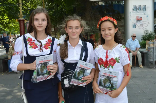 Після урочистостей франківські школярі перемістилися на стометрівку (фото) — фото 12