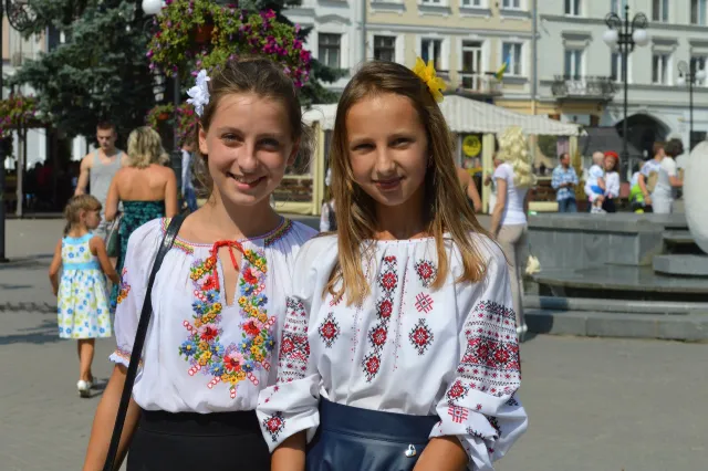 Після урочистостей франківські школярі перемістилися на стометрівку (фото) — фото 14