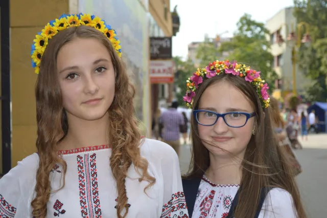 Після урочистостей франківські школярі перемістилися на стометрівку (фото) — фото 6