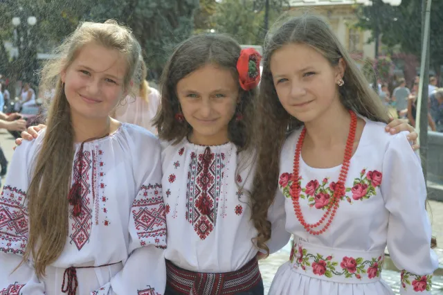 Після урочистостей франківські школярі перемістилися на стометрівку (фото) — фото 10